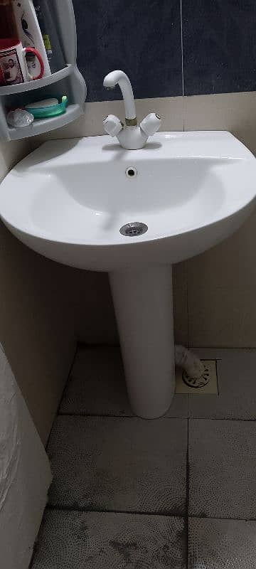 Washroom Basin PORTA in excellent condition 0