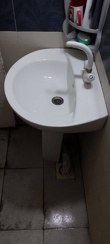 Washroom Basin PORTA in excellent condition 1