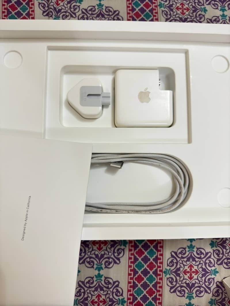 Apple Macbook Pro M2 14” - MPHE3(AB/A - Middle East Version) 1