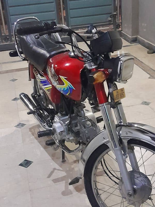 Honda CD 70 All punjab num. 4