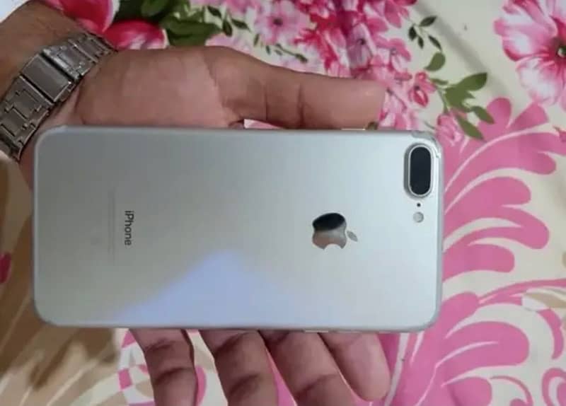 iphone 7plus (silver colour) 0