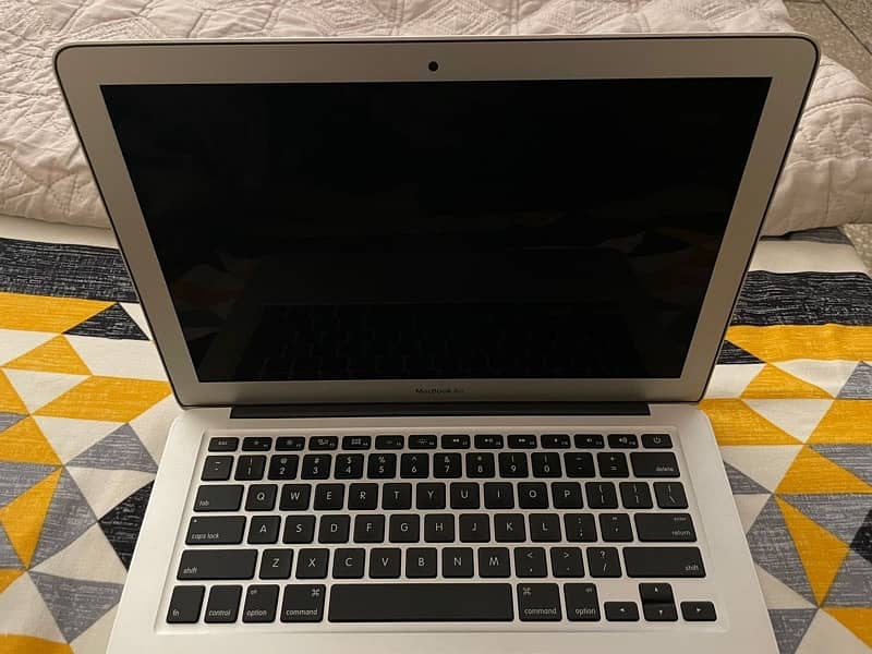 MacBook Air 13inch  2015 core i7 8/228gb SSD 2