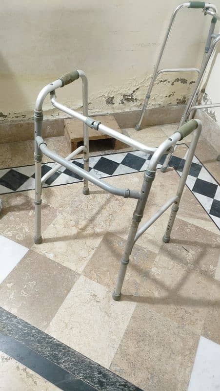 chair and stand for sale 9