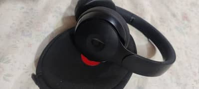 beats solo pro wireless headphone