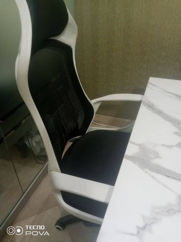 Meeting Table with 4 chairs For sale 2