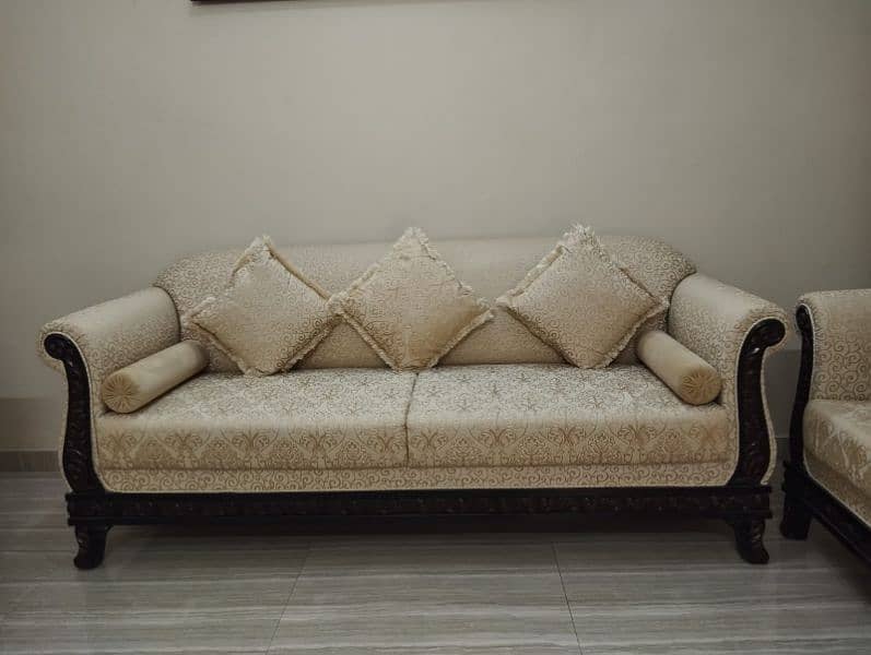 7 seater creamish Turkish sofa set 0