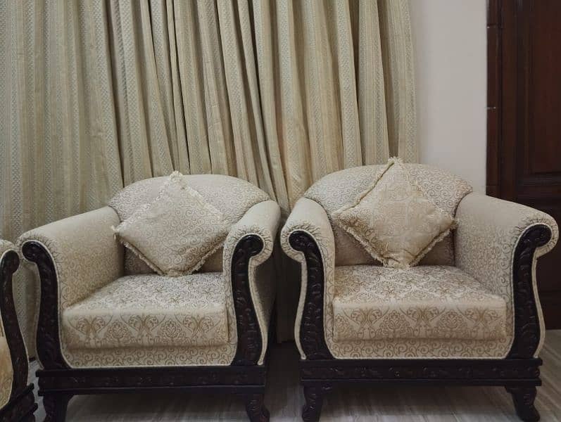 7 seater creamish Turkish sofa set 3