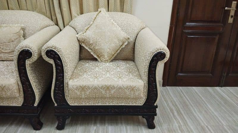 7 seater creamish Turkish sofa set 4