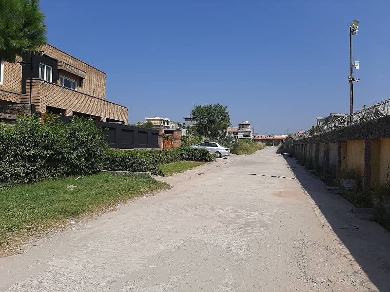 3 Kanal Plot For Sale in Imran Khan Chowk Near Beaconhouse 2