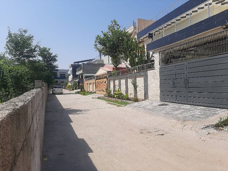 3 Kanal Plot For Sale in Imran Khan Chowk Near Beaconhouse 8