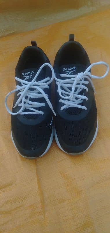 imported jogger, original Reebok black shoes 3