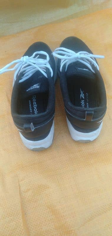 imported jogger, original Reebok black shoes 4