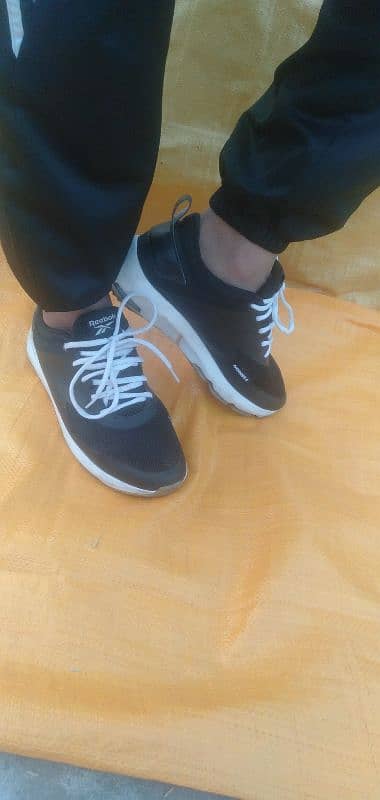 imported jogger, original Reebok black shoes 7