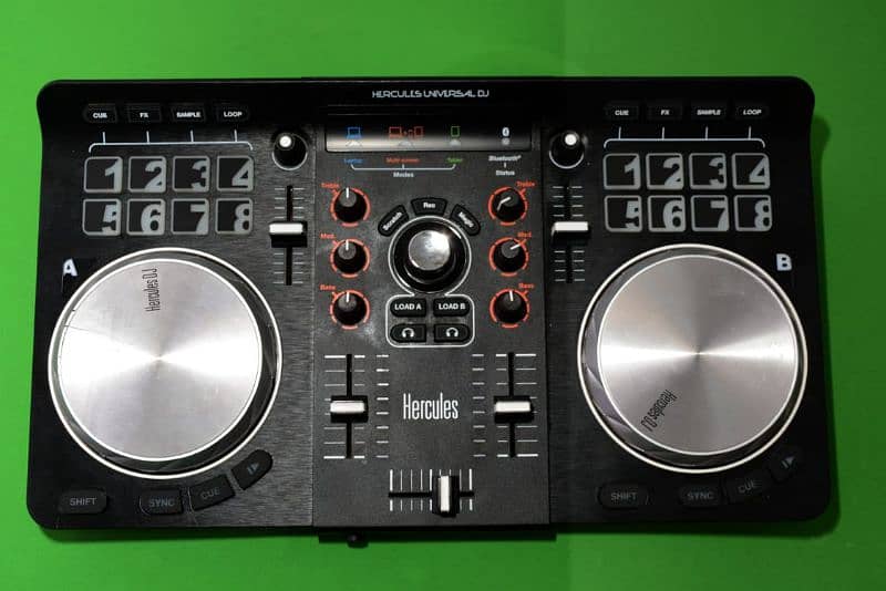 Hercules Universal DJ | Bluetooth + USB DJ controller 1