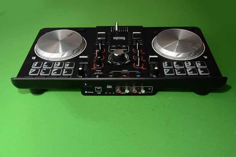 Hercules Universal DJ | Bluetooth + USB DJ controller 2