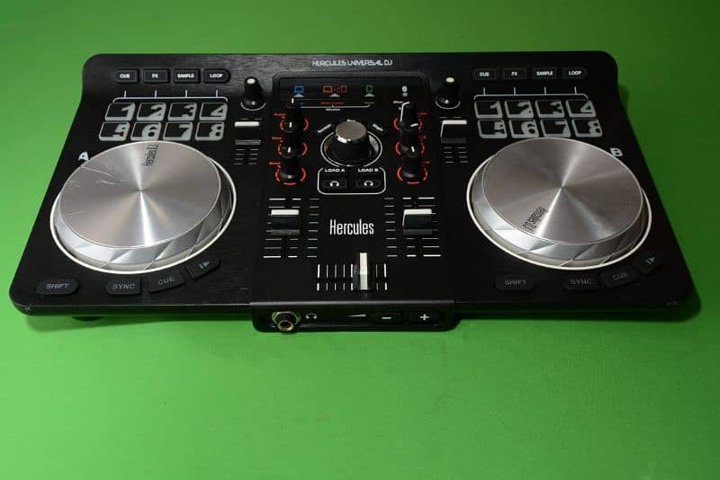 Hercules Universal DJ | Bluetooth + USB DJ controller 3