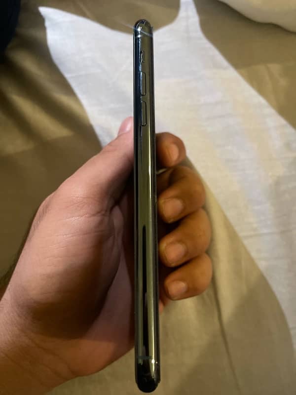 iphone 11 pro max 64gb pta approved 3