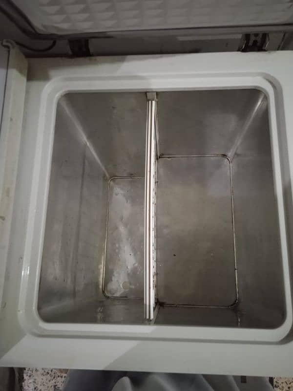 2 door Dawlance Deep freezer 2