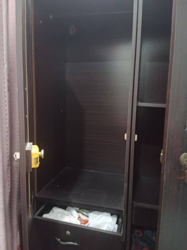 cupboard in perfect condition 3