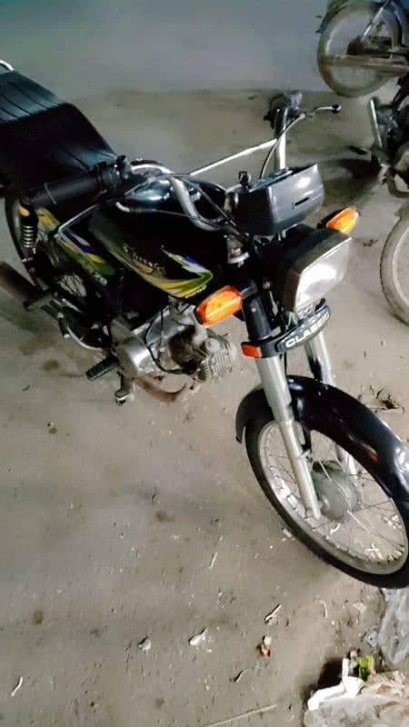 I'm selling classic 70cc bike just like new 2