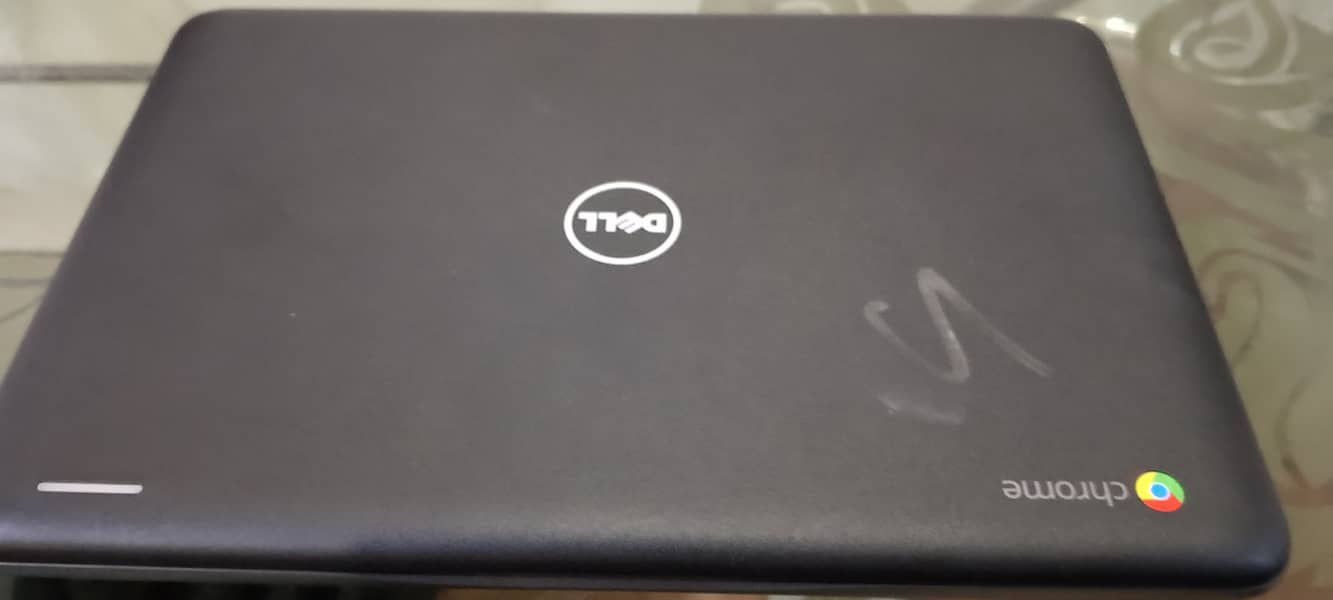 3180 chrome book in mint condition 3 hour plus battery backup 2