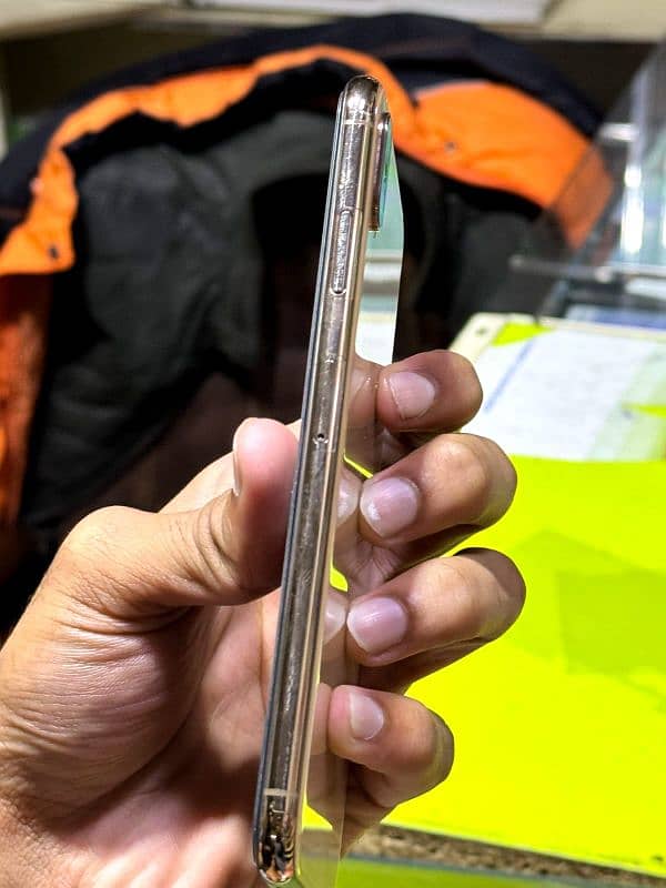 iphone xs max 4