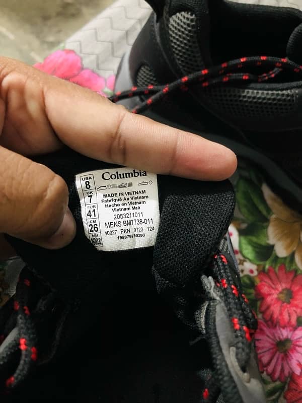 Columbia Shoes came from Canada no use size 8 7