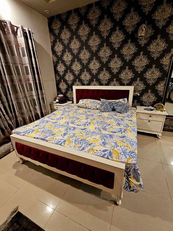 Complete Bedset with Dressing and Side Tables 2