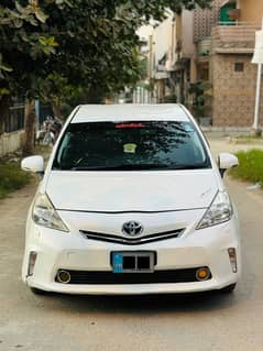 Toyota Prius Alpha 2014