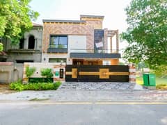 LUXURIOUS 10 MARLA DESIGNER HOUSE FOR SALE AT BAHRIA TOWN MOST PRIME LOCATION