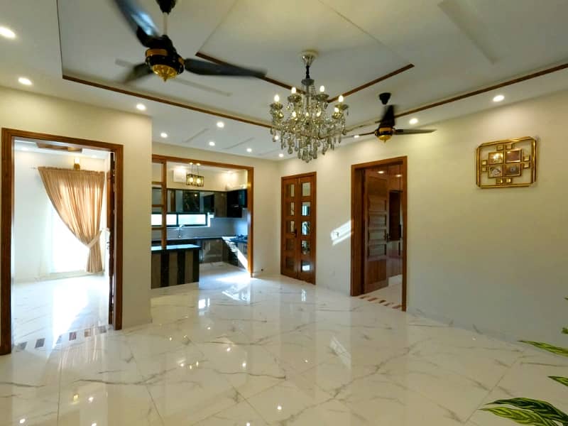 LUXURIOUS 10 MARLA DESIGNER HOUSE FOR SALE AT BAHRIA TOWN MOST PRIME LOCATION 22