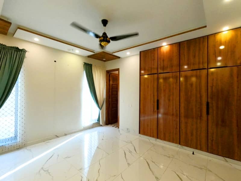 LUXURIOUS 10 MARLA DESIGNER HOUSE FOR SALE AT BAHRIA TOWN MOST PRIME LOCATION 28