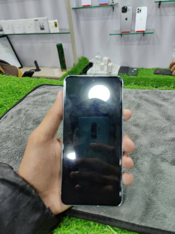 Google pixel 8 pro specification jaane ke liye WhatsApp per call Karen 4