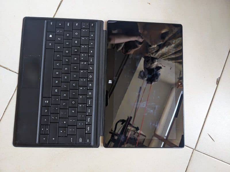 Surface Pro 2 Laptop for sale in good condition 1