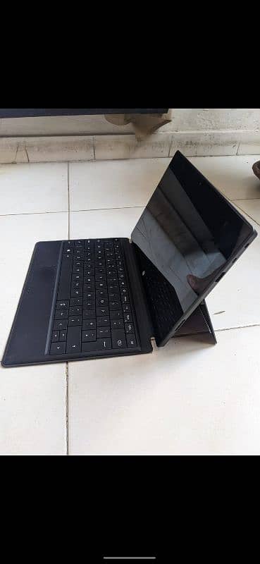 Surface Pro 2 Laptop for sale in good condition 1