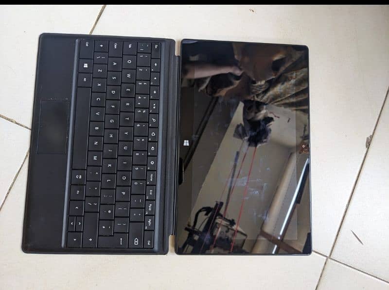 Surface Pro 2 Laptop for sale in good condition 2