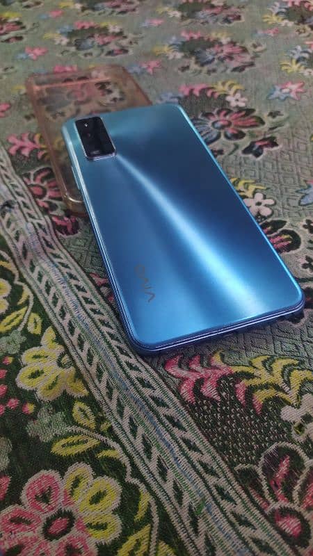 Vivo y 20s 4/128 good condition 3