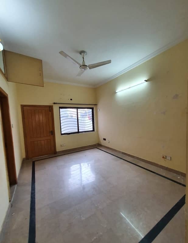 7 Marlas Upper Portion Prime Location Near Market and Park G-13 7