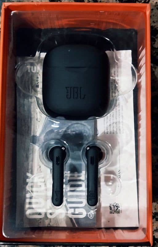 JBL TUNE 220 TWS Earbuds 1