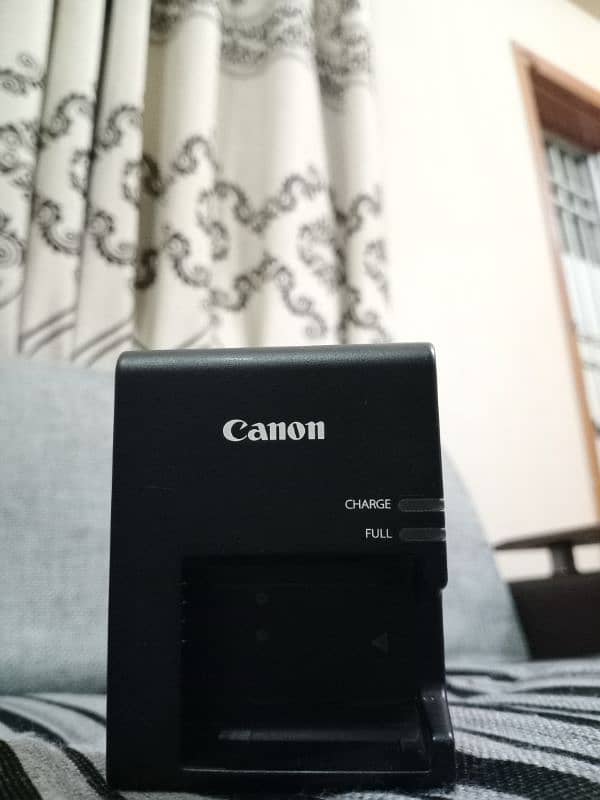 canon 1300d camera, 18,55lens , yongnou 50mm F 1.8 16