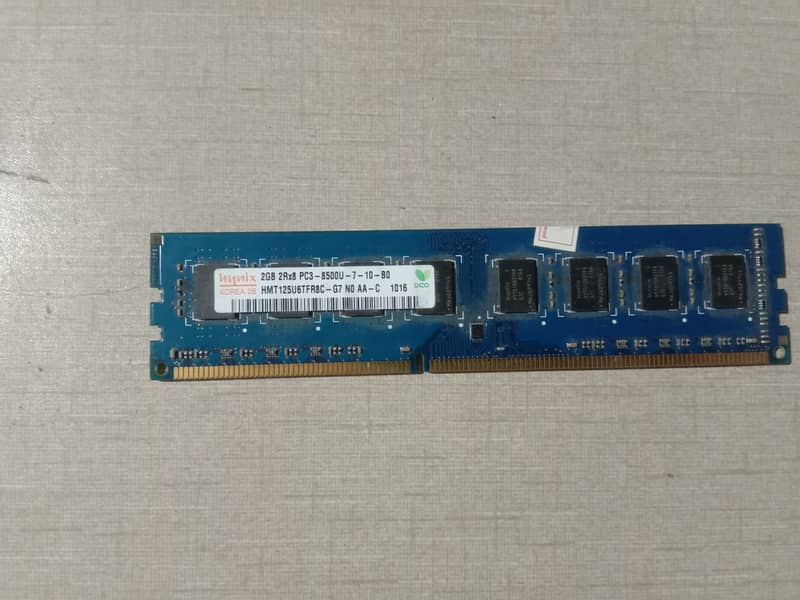 2GB ram pc DDR 3 10/7 CONDITION 0