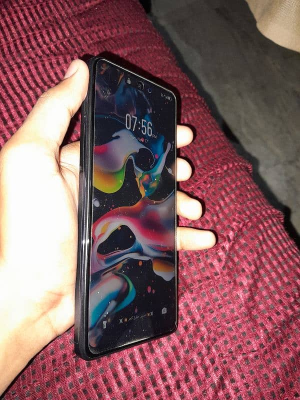 infinix hote 40 pro with all box 3