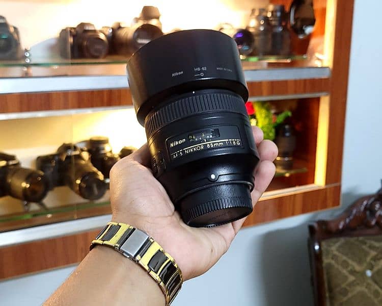 Nikon 85mm f1.8g (10/10++ Like new) 1