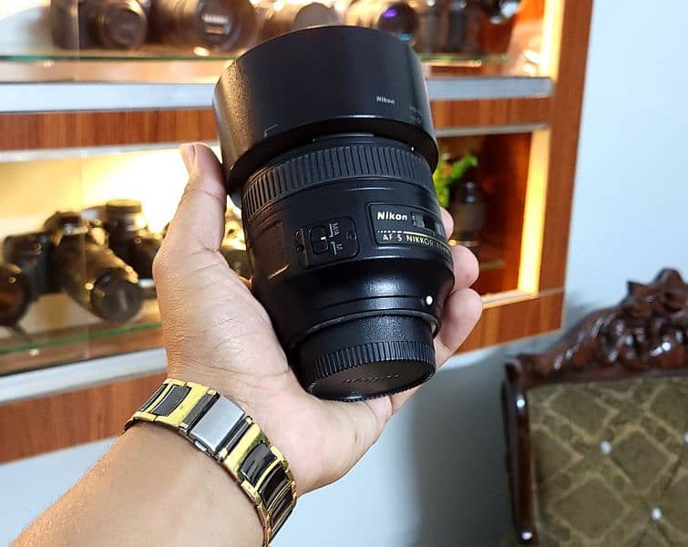 Nikon 85mm f1.8g (10/10++ Like new) 2