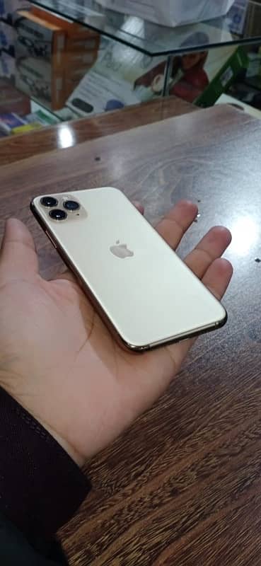 Iphone 11 pro 256 GB Golden NON PTA 4