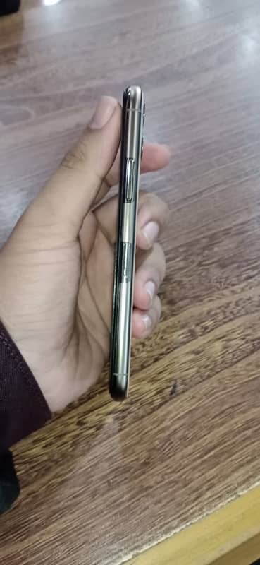 Iphone 11 pro 256 GB Golden NON PTA 5