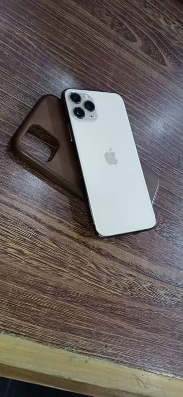 Iphone 11 pro 256 GB Golden NON PTA 6