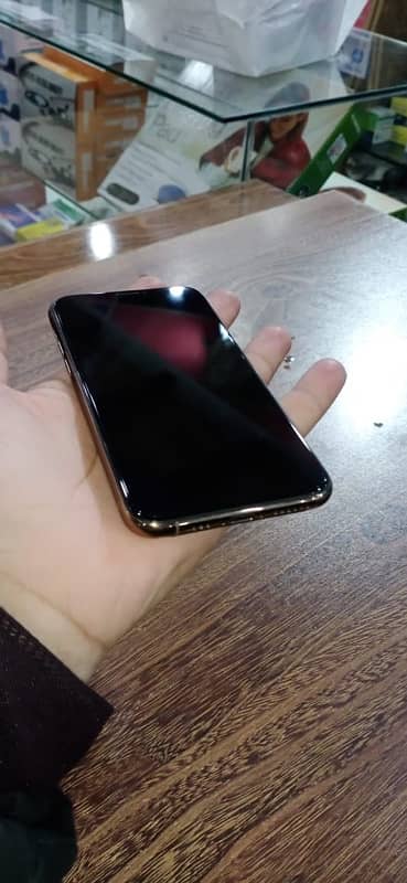 Iphone 11 pro 256 GB Golden NON PTA 7