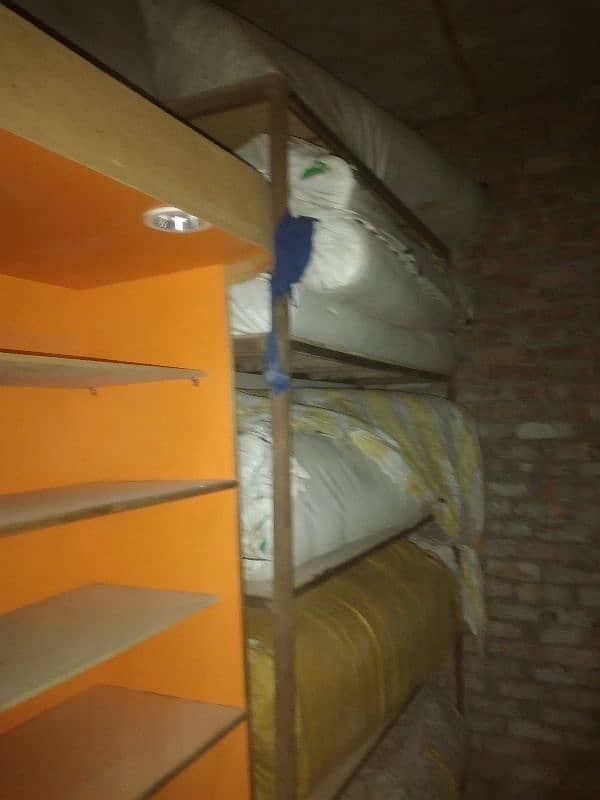 کتابوں والی دوکان کا فرنیچر اور  ریک برائے فروخت۔ 6