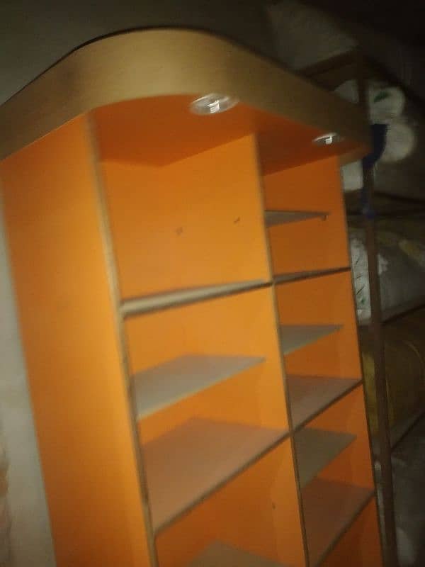 کتابوں والی دوکان کا فرنیچر اور  ریک برائے فروخت۔ 8